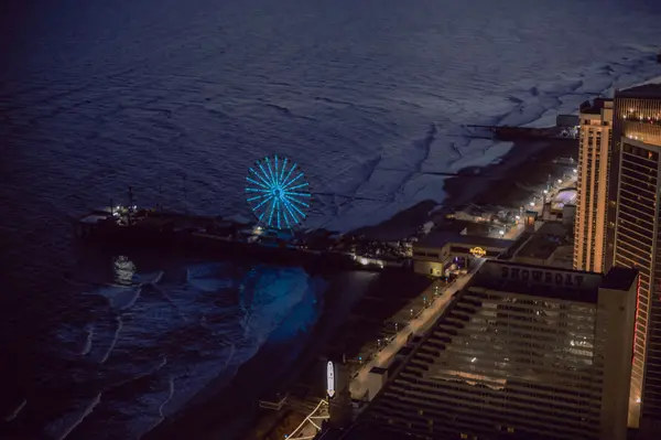 What Makes Waterfront Real Estate Different?,Christian Lucia