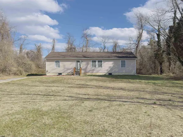 102 Freeman Ave, Egg Harbor Township, NJ 08234