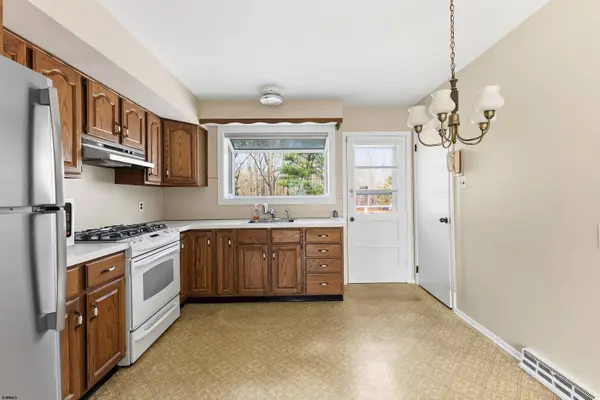 211 Elaine Dr, Galloway Township, NJ 08205