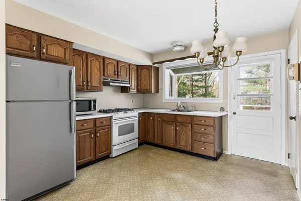 211 Elaine Dr, Galloway Township, NJ 08205