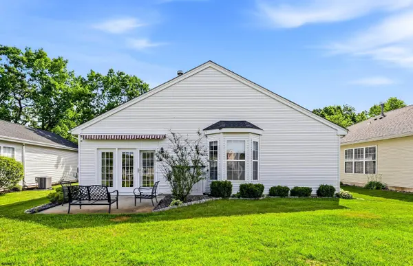 104 Brewster Dr, Smithville, NJ 08205
