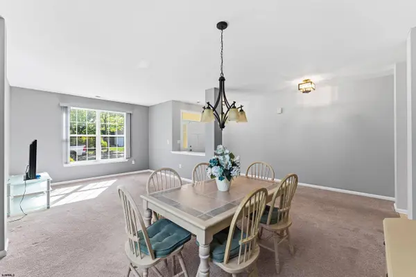 104 Brewster Dr, Smithville, NJ 08205