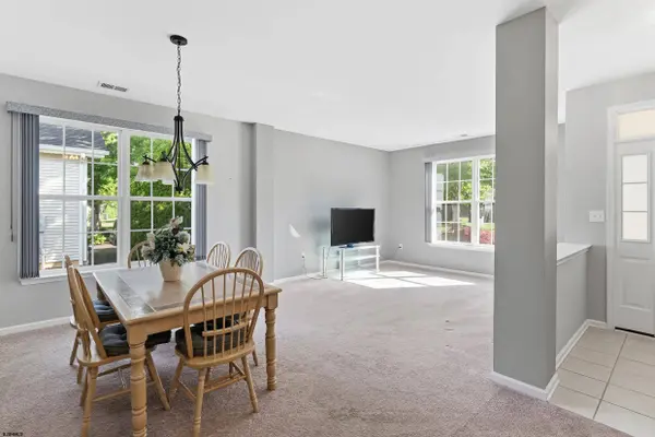 104 Brewster Dr, Smithville, NJ 08205