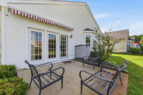 104 Brewster Dr, Smithville, NJ 08205