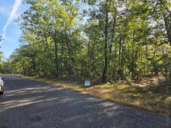 2050 Skip Morgan Dr, Hamilton Township, NJ 08330