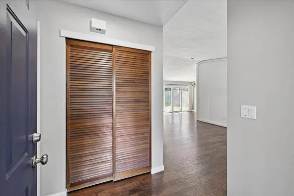 3213 Magicwoods CT, Sacramento, CA 95827