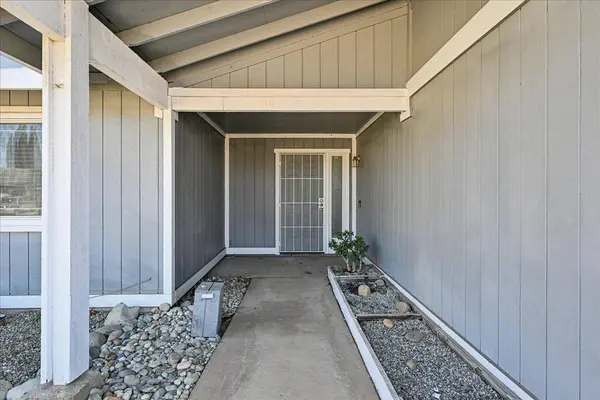 3213 Magicwoods CT, Sacramento, CA 95827