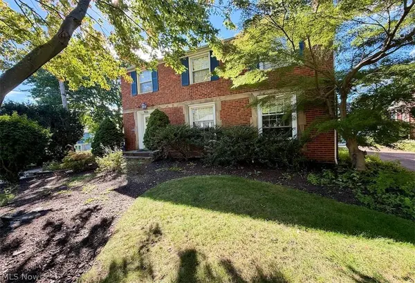 2446 Loyola RD, University Heights, OH 44118