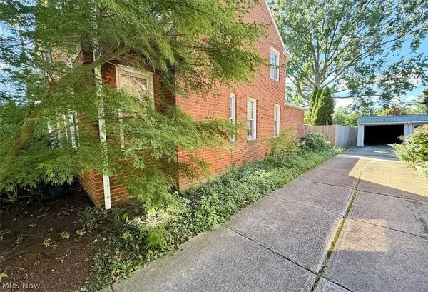 2446 Loyola RD, University Heights, OH 44118