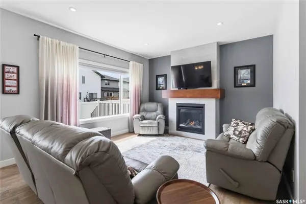 158 Chelsom BEND, Saskatoon, SK S7V 0Z9