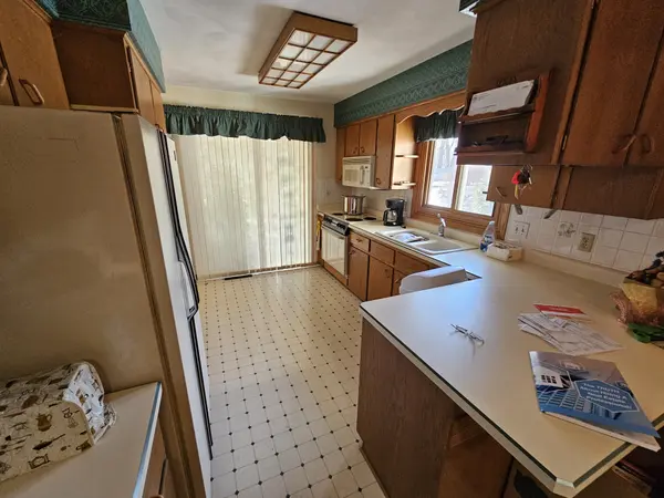 1902 Sheridan Dr, Madison, WI 53704-3841