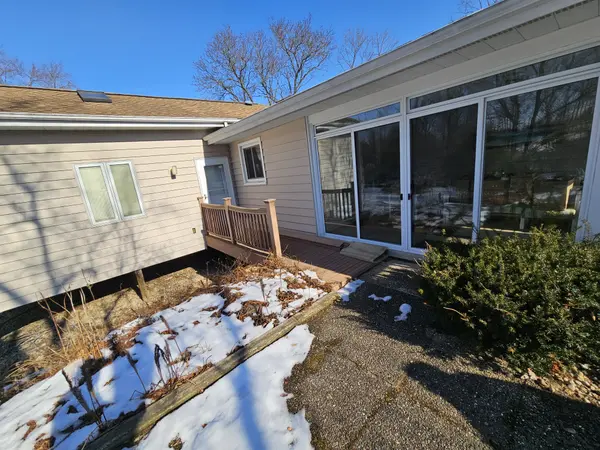 1902 Sheridan Dr, Madison, WI 53704-3841