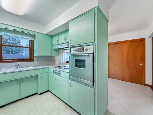 214 E Bluff St, Cassville, WI 53806-9560