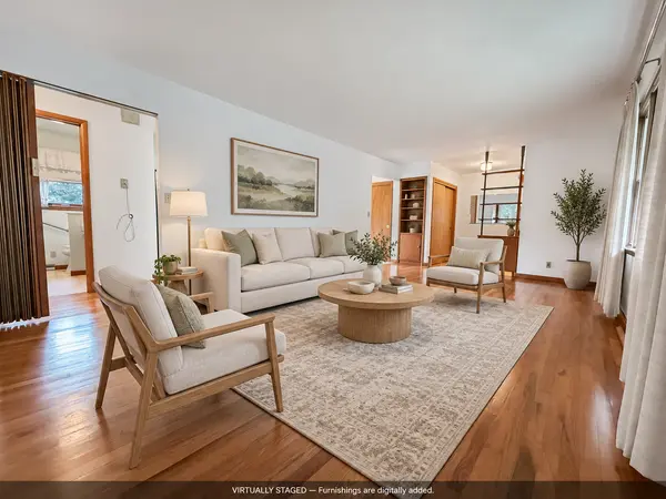 214 E Bluff St, Cassville, WI 53806-9560