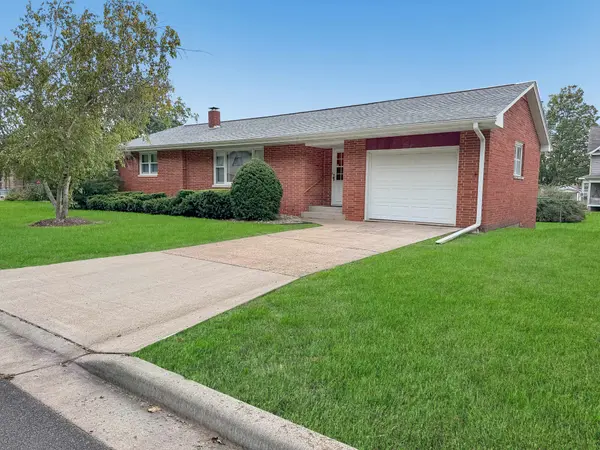 214 E Bluff St, Cassville, WI 53806-9560
