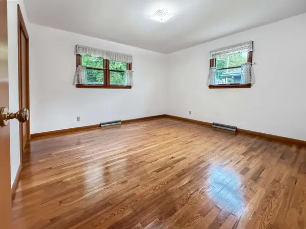 214 E Bluff St, Cassville, WI 53806-9560