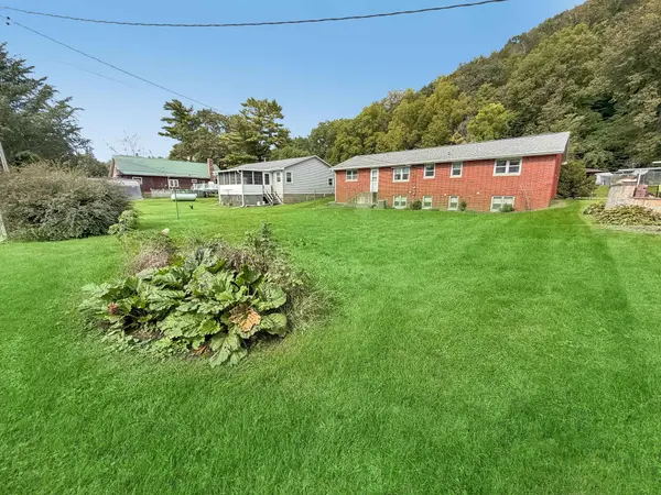 214 E Bluff St, Cassville, WI 53806-9560