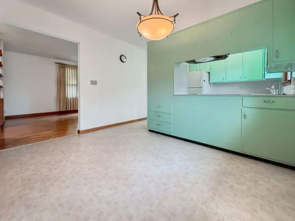 214 E Bluff St, Cassville, WI 53806-9560