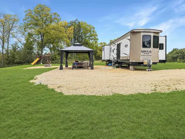 5149 Shamrock Lane, Cassville, WI 53806