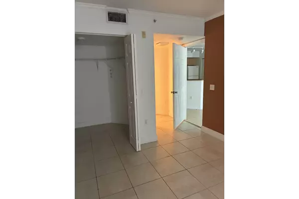 Boynton Beach, FL 33435-8905,207 Villa Cir #207