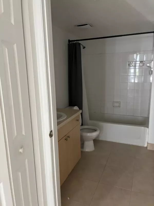 Boynton Beach, FL 33435-8905,207 Villa Cir #207