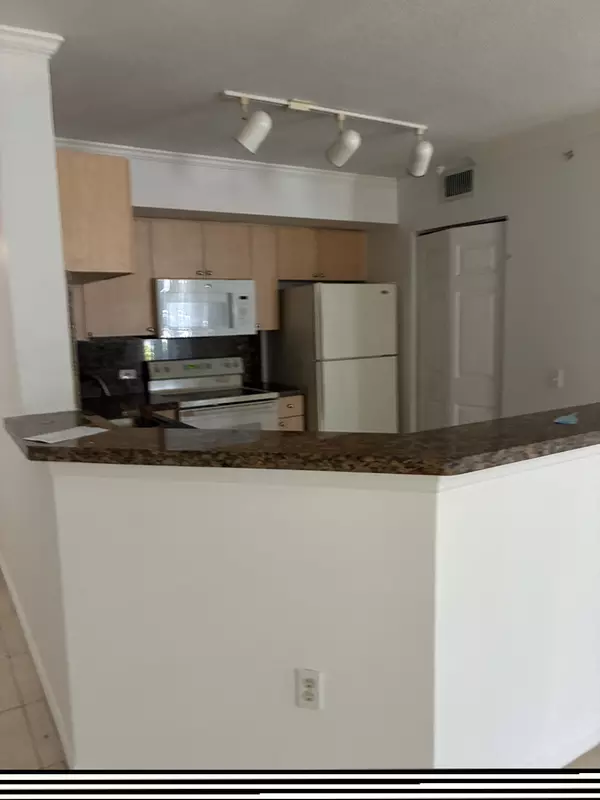 Boynton Beach, FL 33435-8905,207 Villa Cir #207