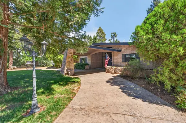 1041 Ruth AVE