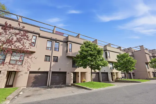 24 Reid DR #21, Mississauga, ON L5M 2A6