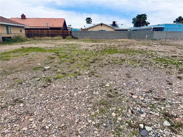 371 Anna CIR, Bullhead City, AZ 86442