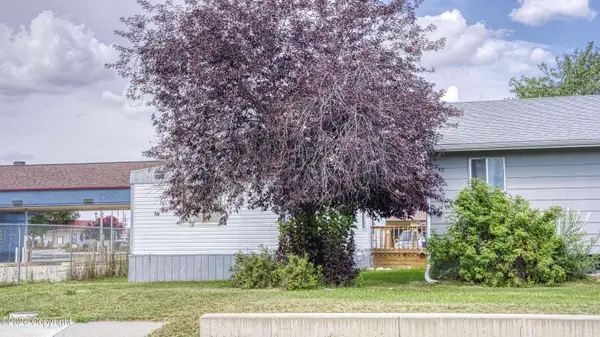 907 E E 4th St, Gillette, WY 82716
