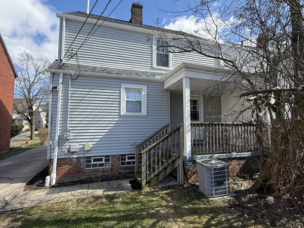 1924 Powell Ave, Cleveland Heights, OH 44118-2224