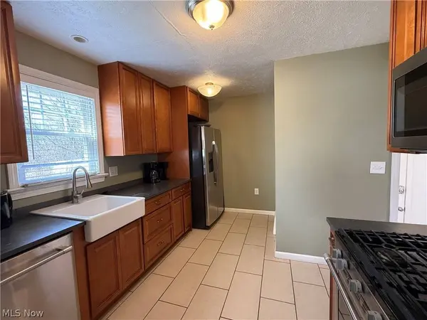 1924 Powell AVE, Cleveland Heights, OH 44118