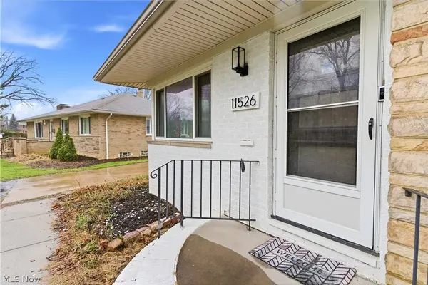 11526 Lake AVE, Cleveland, OH 44102