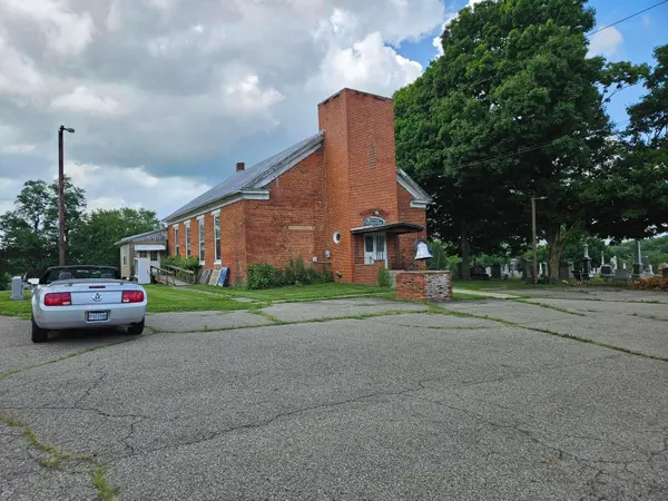 166 E Liberty Street, Martinsburg, OH 43037