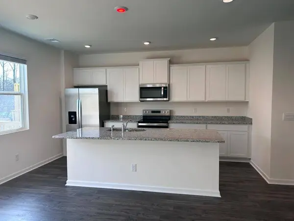 1253 Cades WALK, Lawrenceville, GA 30045