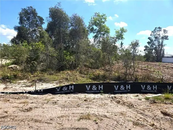811 Bell BLVD S, Lehigh Acres, FL 33974