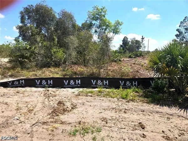 811 Bell BLVD S, Lehigh Acres, FL 33974