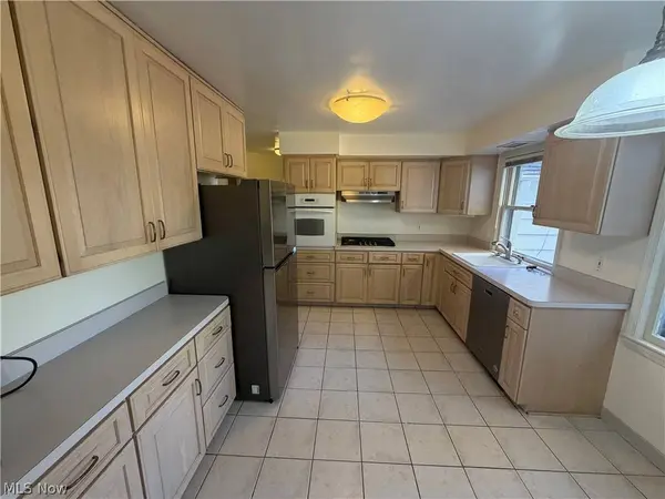 2712 Green RD, Shaker Heights, OH 44122