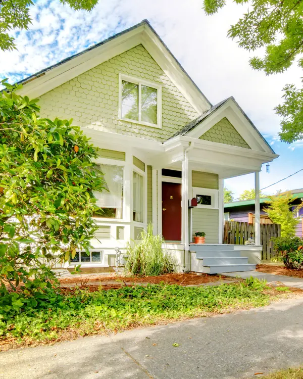 Discovering the Charm of Historic Roseville: Walkability, Events, and the Joys of Old Homes,Corrine Wiens