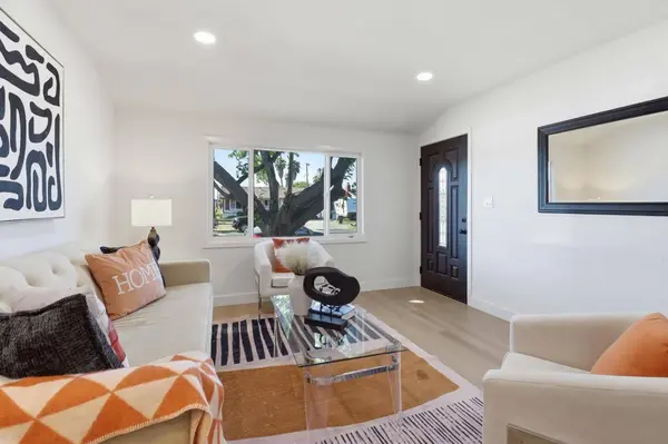 2736 Twin Oaks LN, San Jose, CA 95127