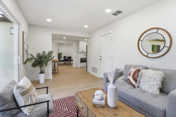 2736 Twin Oaks LN, San Jose, CA 95127