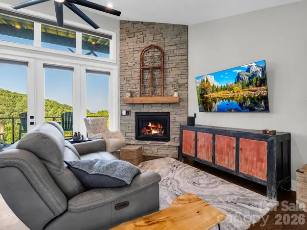 56 Scenic View DR, Hendersonville, NC 28792