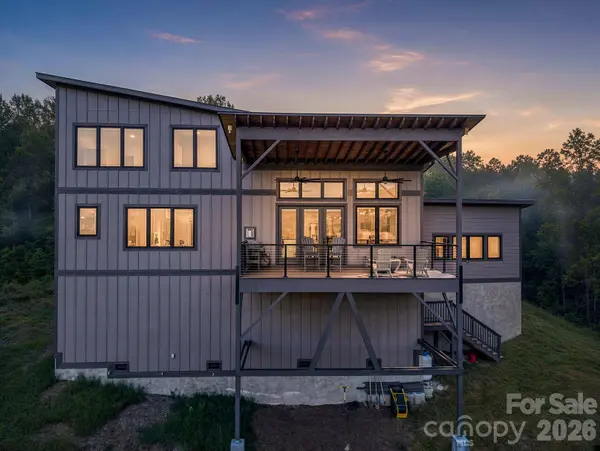 56 Scenic View DR, Hendersonville, NC 28792