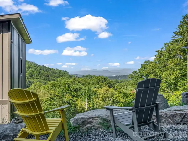 56 Scenic View DR, Hendersonville, NC 28792