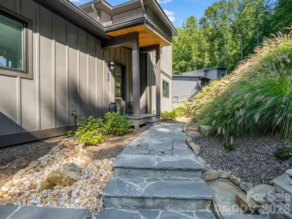 56 Scenic View DR, Hendersonville, NC 28792