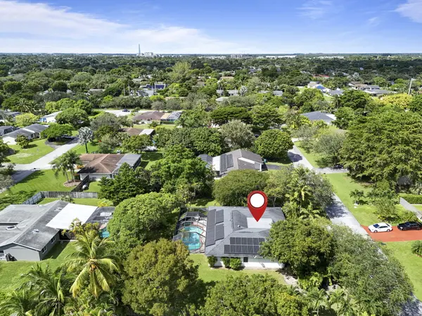 8520 SW 179th St, Palmetto Bay, FL 33157-6036