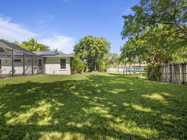 8520 SW 179th St, Palmetto Bay, FL 33157-6036