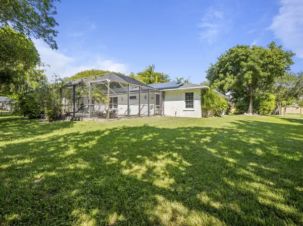 8520 SW 179th St, Palmetto Bay, FL 33157-6036