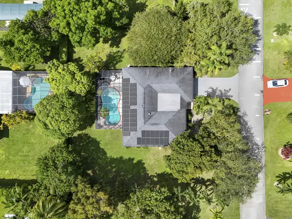 8520 SW 179th St, Palmetto Bay, FL 33157-6036