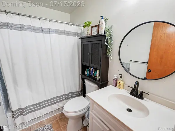 32205 John Hauk ST, Garden City, MI 48135